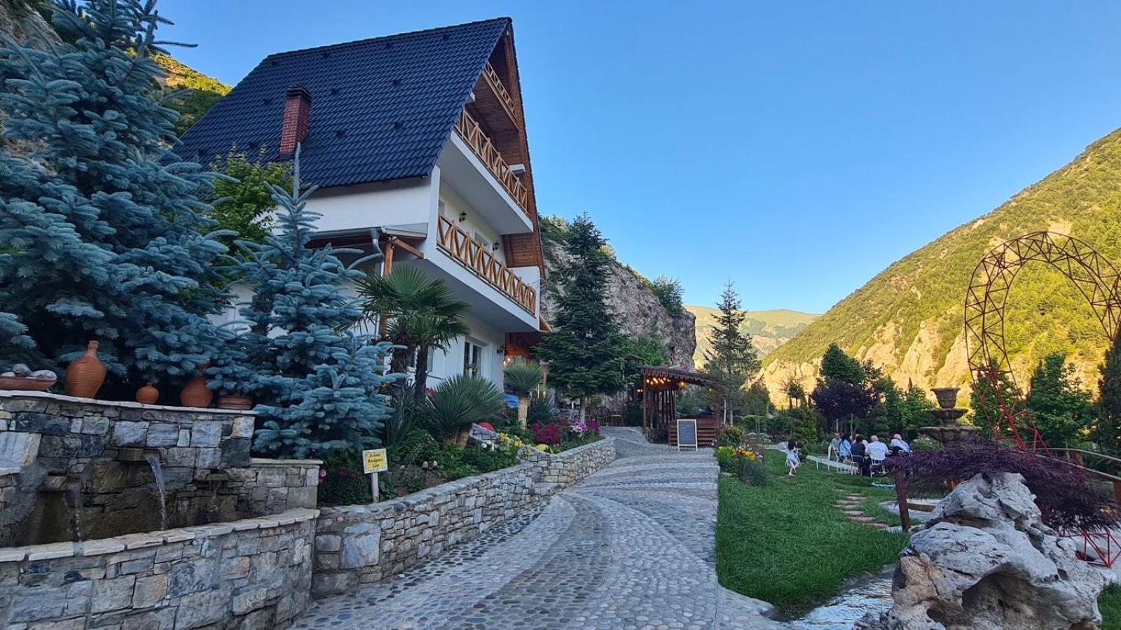 Dibra Park Agrotourism Hotell Peshkopi Exteriör bild