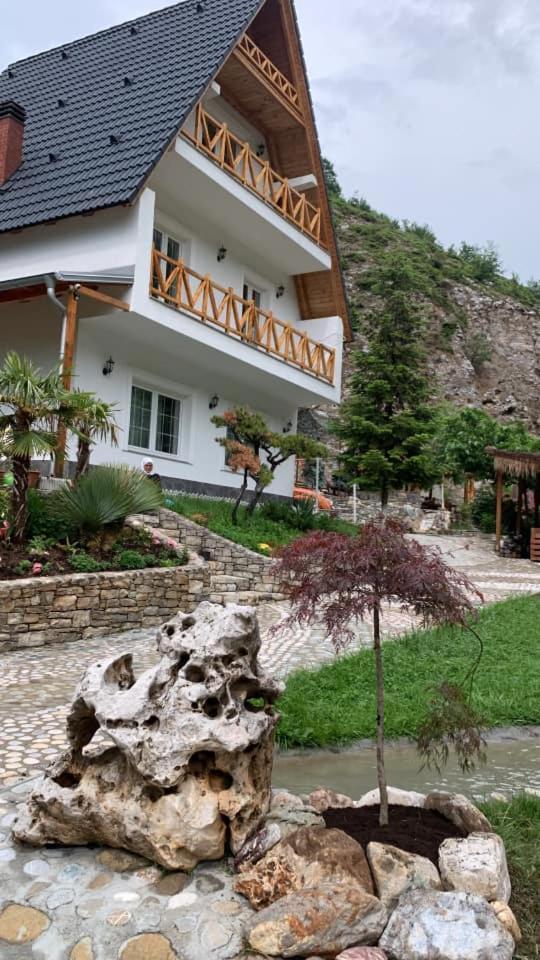 Dibra Park Agrotourism Hotell Peshkopi Exteriör bild