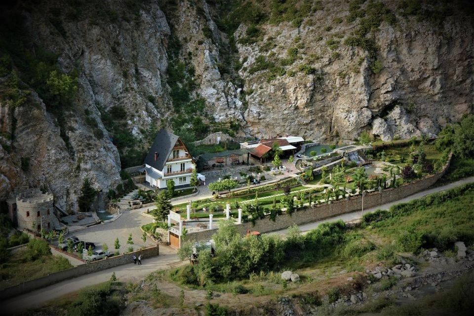 Dibra Park Agrotourism Hotell Peshkopi Exteriör bild